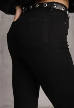 Czarne Jeansy Regular Waist o Fasonie Flare Vemia
