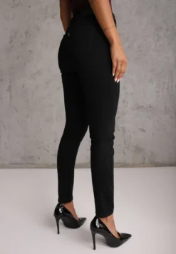 Czarne Jeansy Skinny High Waist z Bawełną o Klasycznym Kroju Pivanea