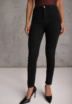 Czarne Jeansy Skinny High Waist z Bawełną o Klasycznym Kroju Pivanea