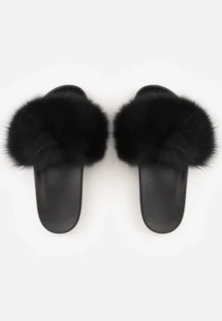 Czarne Klapki z Futrem Turtlefeather