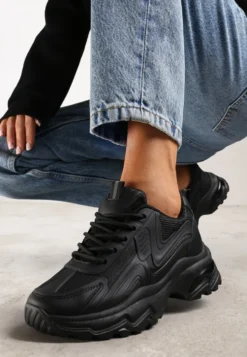 Czarne Klasyczne Sneakersy Sznurowane na Niskiej Platformie Lenivia