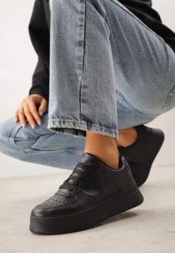 Czarne Kultowe Sneakersy na Grubej Podeszwie z Perforacją na Nosku Lissina