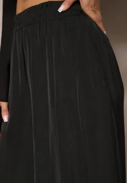 Czarne Letnie Spodnie o Szerokim Fasonie z Gumką w Talii Philomen