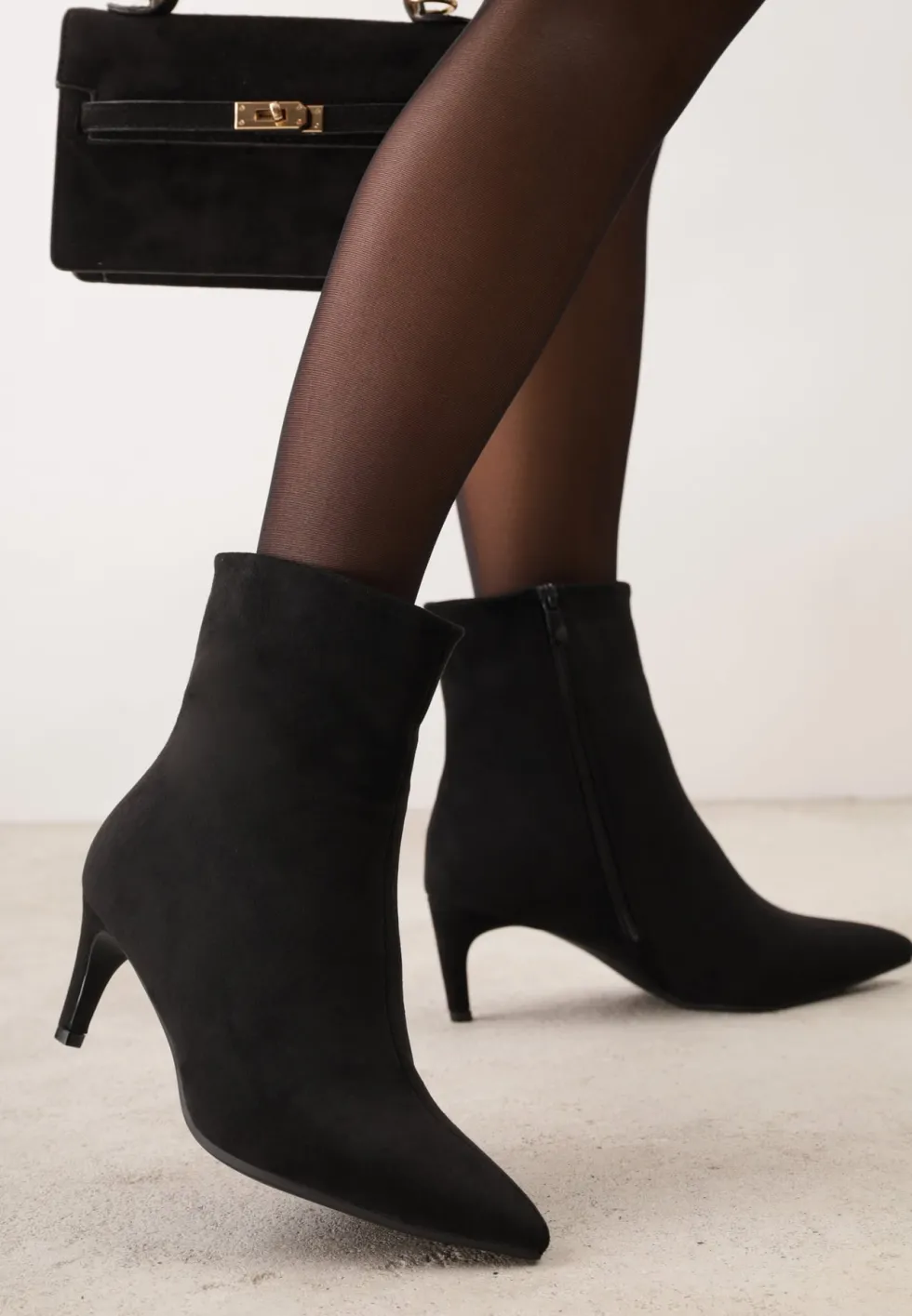 Czarne Minimalistyczne Botki na Kaczuszce ze Szpiczastym Noskiem Elizi