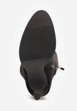 Czarne Minimalistyczne Kozaki Przed Kolano o Fakturze Zamszu na Obcasie Idolla