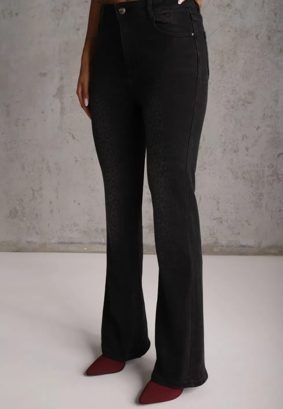 Czarne Panterkowe Jeansy Flare High Waist z Dużą Zawartością Bawełny Drienne