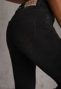 Czarne Panterkowe Jeansy Flare High Waist z Dużą Zawartością Bawełny Drienne