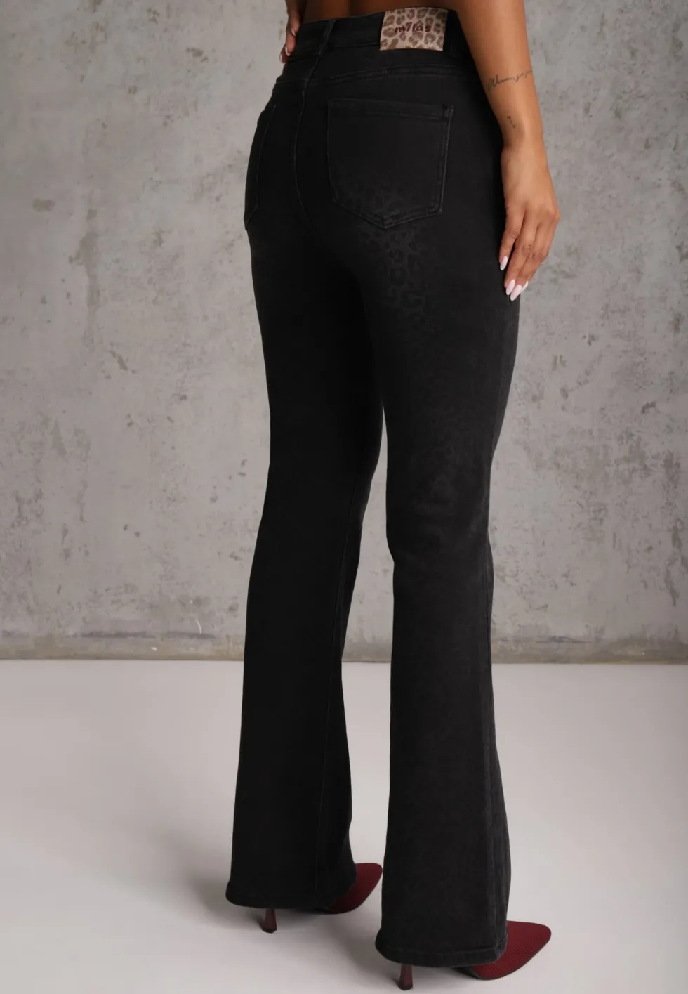 Czarne Panterkowe Jeansy Flare High Waist z Dużą Zawartością Bawełny Drienne