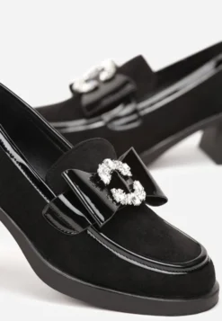 Czarne Półbuty z Imitacji Zamszu na Niskim Słupkowym Obcasie z Cyrkoniami Artethea