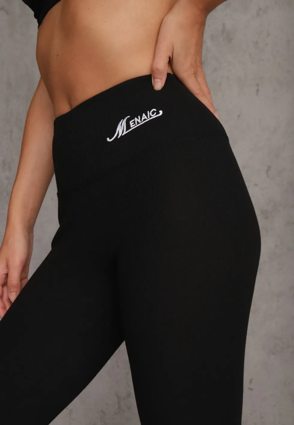 Czarne Prążkowane Legginsy High Waist z Haftowanym Napisem z Boku Eunedeia