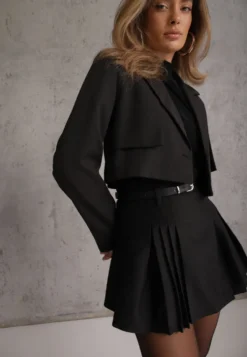 Czarne Rozkloszowane Spódnico-Spodenki Plisowane High Waist z Paskiem Bastorea