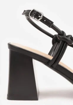 Czarne Sandały na Słupku VICES o Eleganckim Fasonie ze Skrzyżowanymi Paskami Nikante