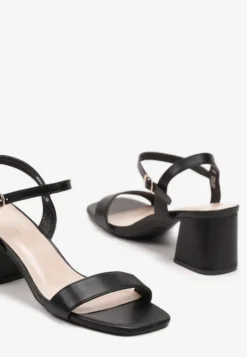 Czarne Sandały na Słupku Zapinane Wokół Kostki Testar