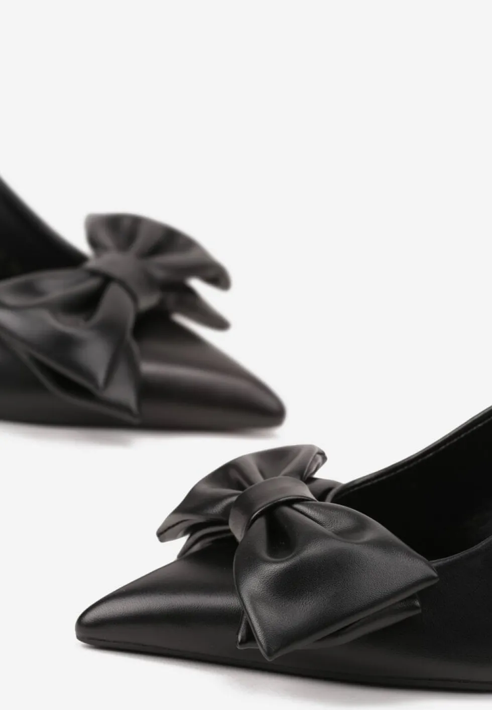 Czarne Sandały Vices na Szpilce Slingback Ozdobione Kokardą Tilvanea