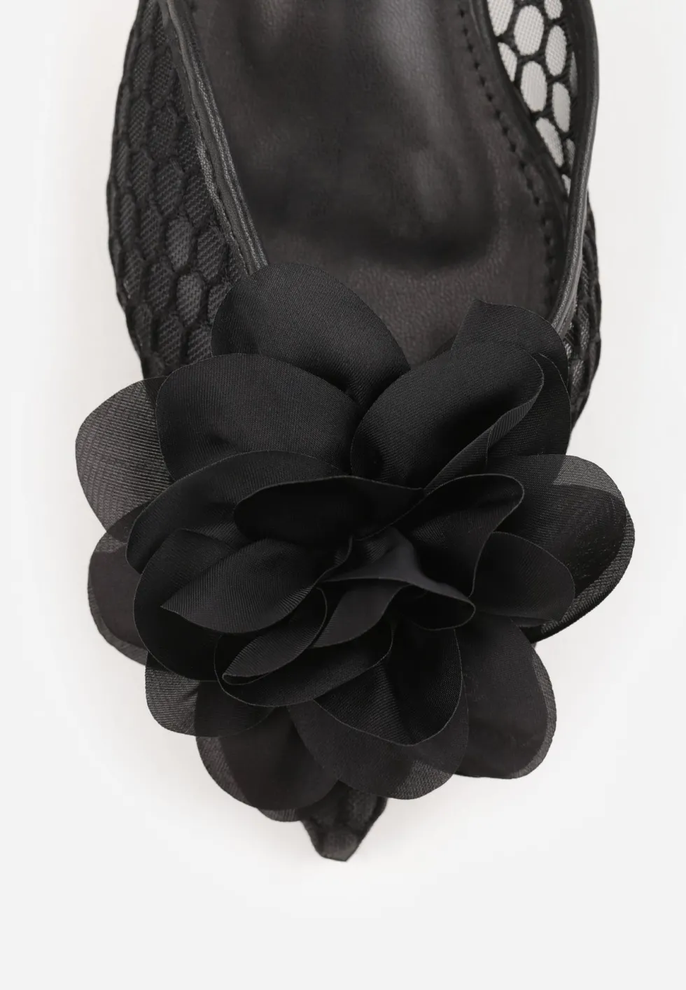 Czarne Sandały Vices Slingback z Siateczkową Cholewką Ozdobione Kwiatem 3D Lilivora