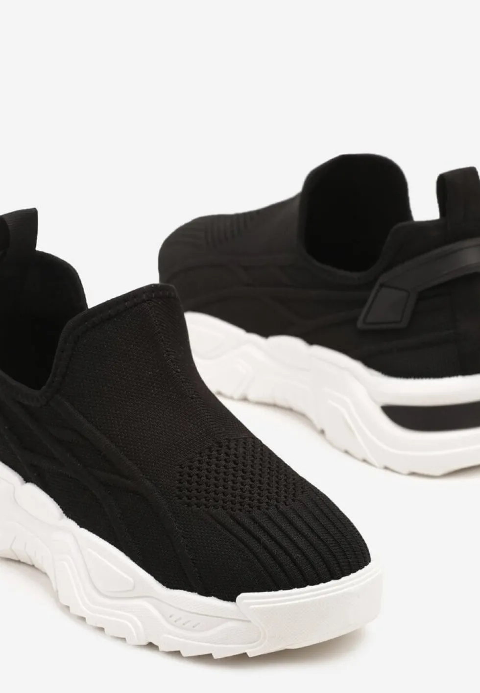 Czarne Siateczkowe Buty Sportowe Sneakersy Wsuwane Zdobione Tłoczeniami Nusadela