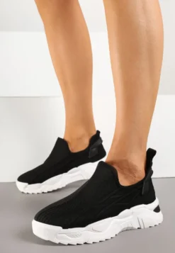Czarne Siateczkowe Buty Sportowe Sneakersy Wsuwane Zdobione Tłoczeniami Nusadela