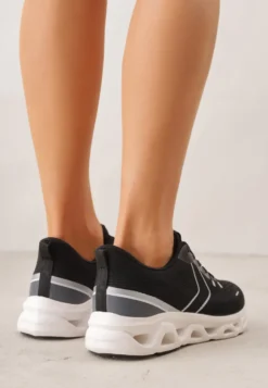 Czarne Siateczkowe Buty Sportowe na Podeszwie z Otworami Quilvia