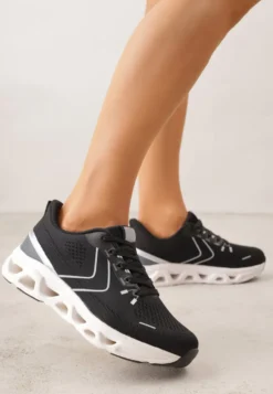Czarne Siateczkowe Buty Sportowe na Podeszwie z Otworami Quilvia