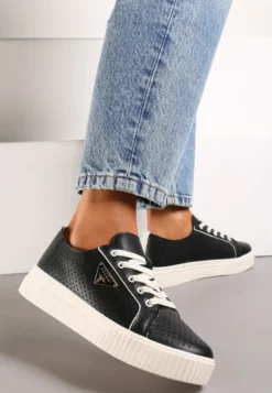 Czarne Skórzane Sneakersy z Perforacją i Metalicznymi Wstawkami Dernia