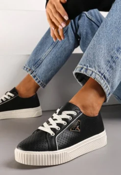 Czarne Skórzane Sneakersy z Perforacją i Metalicznymi Wstawkami Dernia