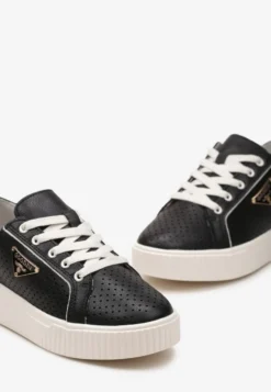 Czarne Skórzane Sneakersy z Perforacją i Metalicznymi Wstawkami Dernia
