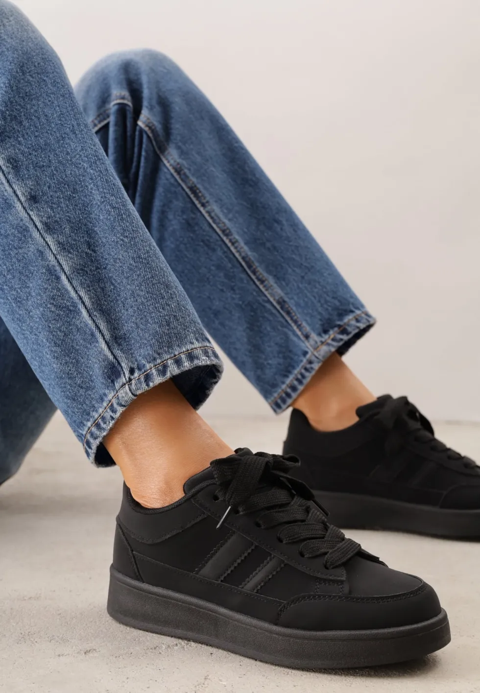 Czarne Sneakersy Basic z Paskami na Boku Adila