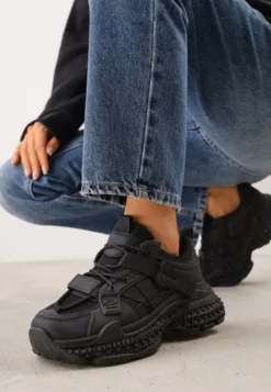 Czarne Sneakersy Chunky na Tłoczonej Platformie z Naszywką w Kształcie Serca Chylera