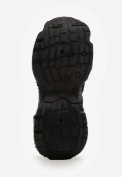Czarne Sneakersy Chunky na Tłoczonej Platformie z Naszywką w Kształcie Serca Chylera