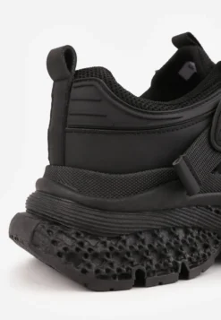 Czarne Sneakersy Chunky na Tłoczonej Platformie z Naszywką w Kształcie Serca Chylera