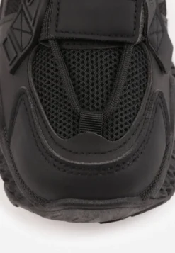 Czarne Sneakersy Chunky na Tłoczonej Platformie z Naszywką w Kształcie Serca Chylera