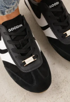 Czarne Sneakersy Klasyczne Tenisówki z Zamszu Naturalnego Talanashta