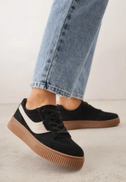 Czarne Sneakersy Kultowe Tenisówki z Zamszu Naturalnego ze Skórzaną Wkładką Rionae