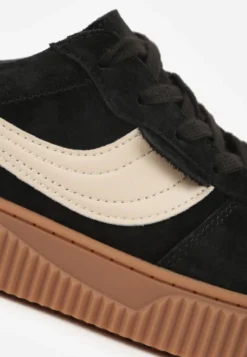 Czarne Sneakersy Kultowe Tenisówki z Zamszu Naturalnego ze Skórzaną Wkładką Rionae