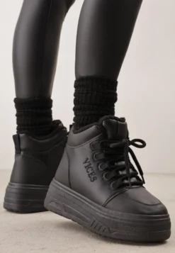 Czarne Sneakersy na Grubej Podeszwie Mocno Ocieplane Futrem Leavinael
