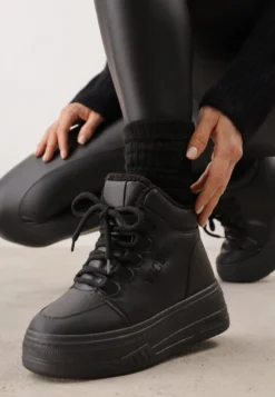 Czarne Sneakersy na Grubej Podeszwie Mocno Ocieplane Futrem Leavinael