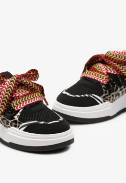 Czarne Sneakersy na Grubej Podeszwie z Ozdobnymi Sznurówkami Zeldema