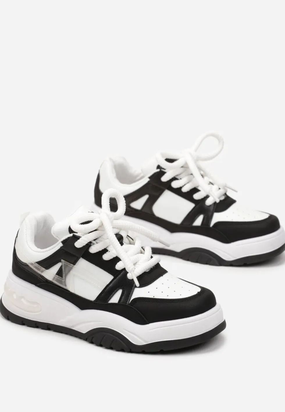 Czarne Sneakersy na Grubej Podeszwie z Szerokim Wiązaniem Iniestra