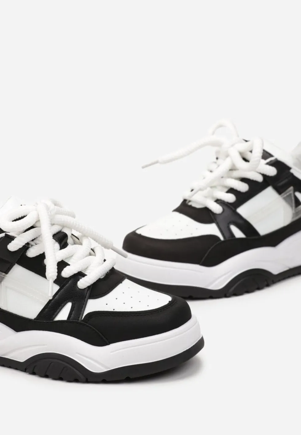 Czarne Sneakersy na Grubej Podeszwie z Szerokim Wiązaniem Iniestra