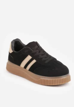 Czarne Sneakersy na Kauczukowej Tłoczonej Platformie Ozdobione Paskami Naifeh