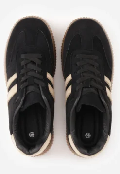 Czarne Sneakersy na Kauczukowej Tłoczonej Platformie Ozdobione Paskami Naifeh