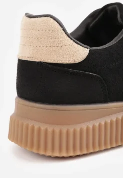 Czarne Sneakersy na Kauczukowej Tłoczonej Platformie Ozdobione Paskami Naifeh