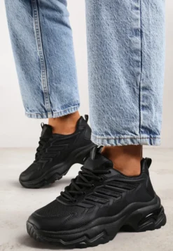 Czarne Sneakersy na Niskiej Platformie z Ozdobnymi Wstawkami na Cholewce Amrogia