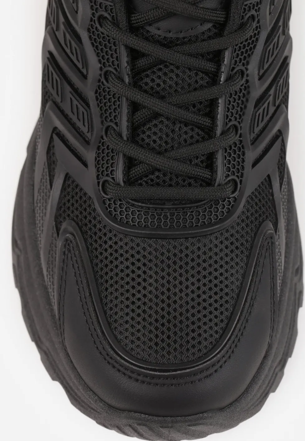 Czarne Sneakersy na Niskiej Platformie z Ozdobnymi Wstawkami na Cholewce Amrogia