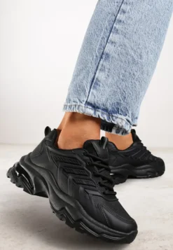 Czarne Sneakersy na Niskiej Platformie z Ozdobnymi Wstawkami na Cholewce Amrogia