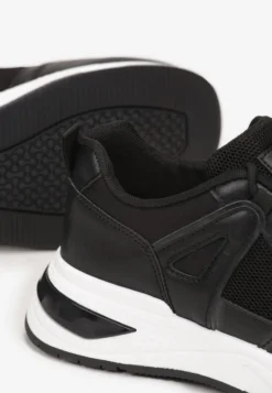 Czarne Sneakersy na Ozdobnej Podeszwie ze Sznurowaniem Clarie