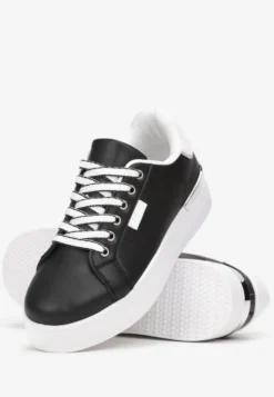 Czarne Sneakersy na Ozdobnej Podeszwie z Cholewką przed Kostkę Zanota