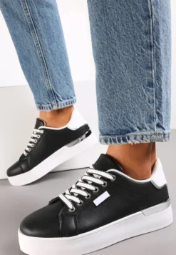 Czarne Sneakersy na Ozdobnej Podeszwie z Cholewką przed Kostkę Zanota