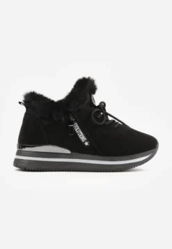 Czarne Sneakersy na Płaskiej Podeszwie z Napisem i Futerkiem Taricea