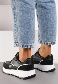 Czarne Sneakersy na Płaskiej Podeszwie z Geometrycznym Motywem Erithnia